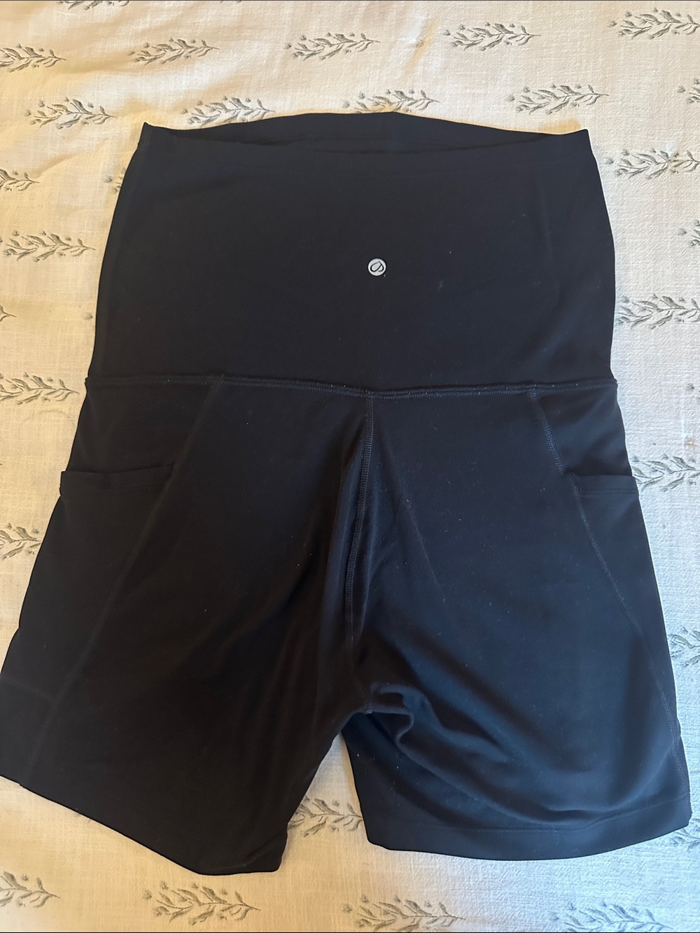 CRZ YOGA MATERNITY biker shorts with pockets